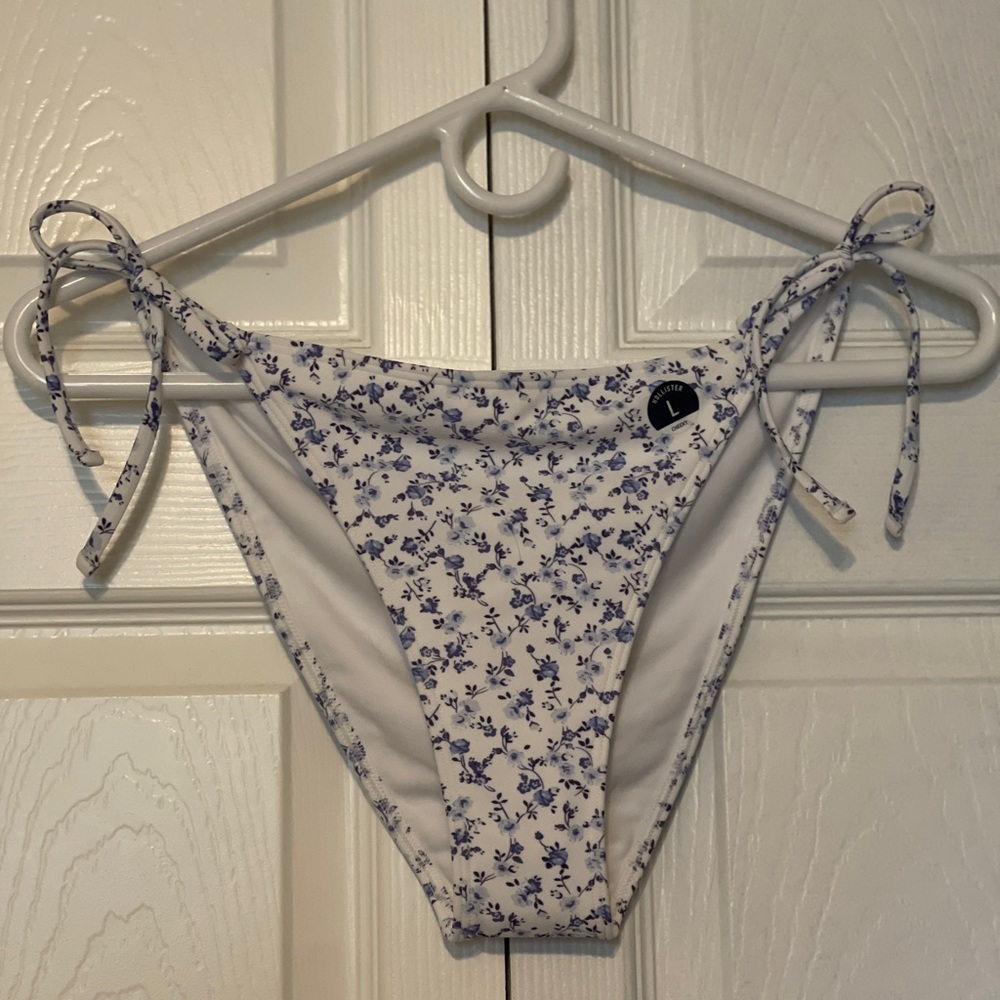 NWT - Hollister cheeky Blue Floral Bikini Bottom - Sz L